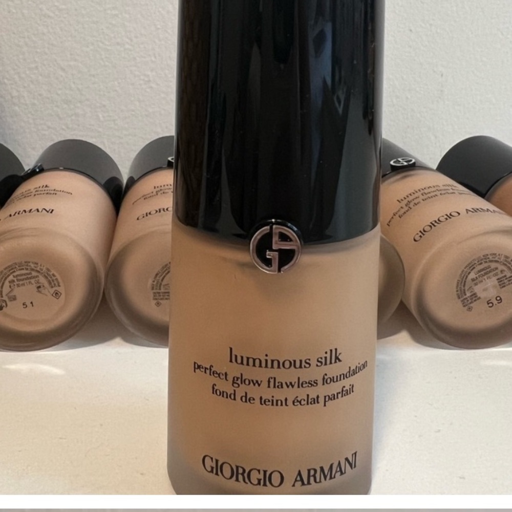 Giorgio Armani Luminous Silk Foundation in Black and Tan